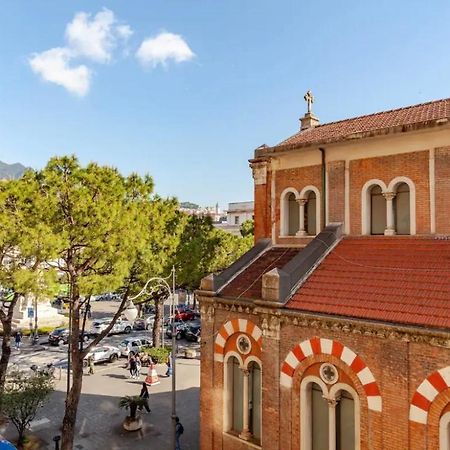 B&B Un Passo Dal Treno Piazza Vittorio Veneto 36-Salerno Station 外观 照片