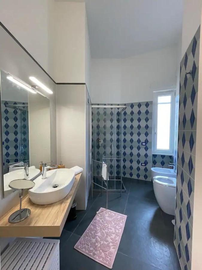 B&B Un Passo Dal Treno Piazza Vittorio Veneto 36-Salerno Station 外观 照片