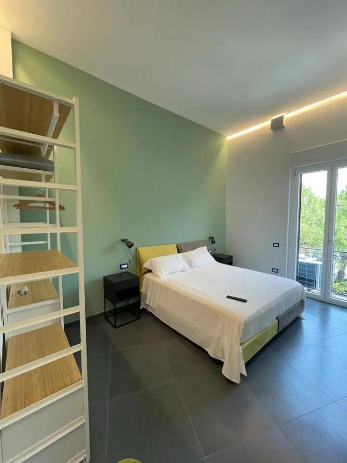 B&B Un Passo Dal Treno Piazza Vittorio Veneto 36-Salerno Station 外观 照片
