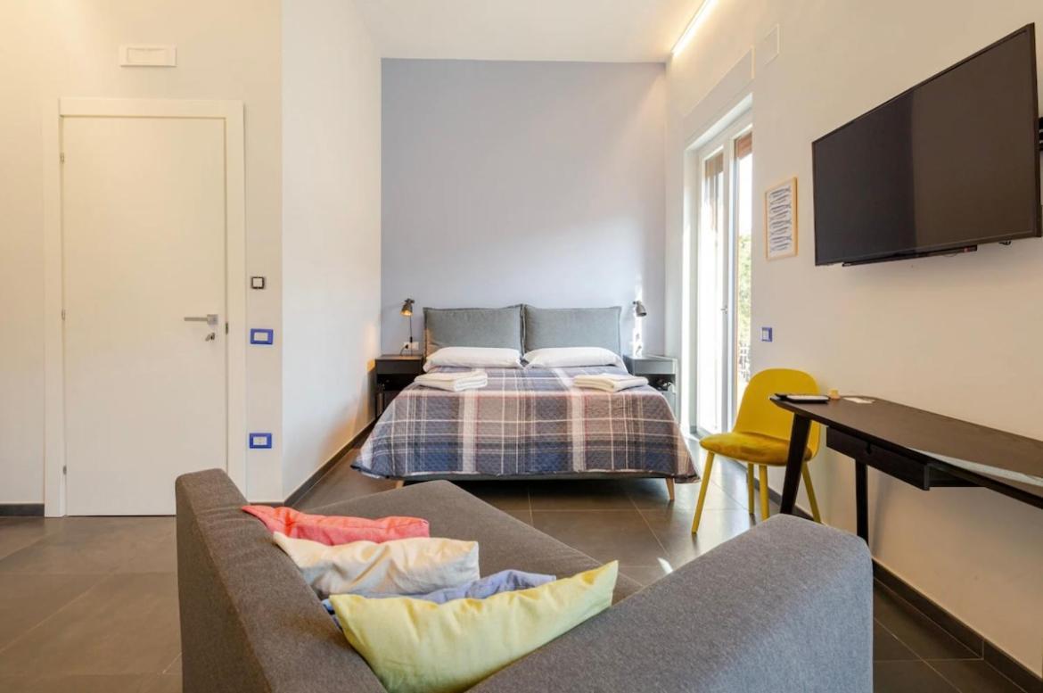 B&B Un Passo Dal Treno Piazza Vittorio Veneto 36-Salerno Station 外观 照片