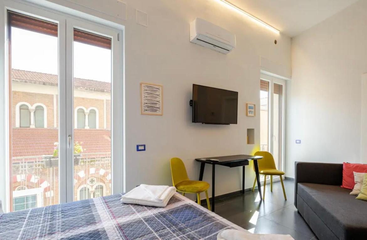 B&B Un Passo Dal Treno Piazza Vittorio Veneto 36-Salerno Station 外观 照片