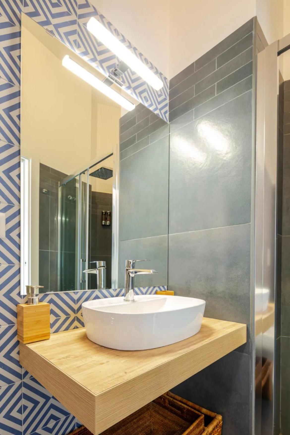 B&B Un Passo Dal Treno Piazza Vittorio Veneto 36-Salerno Station 外观 照片