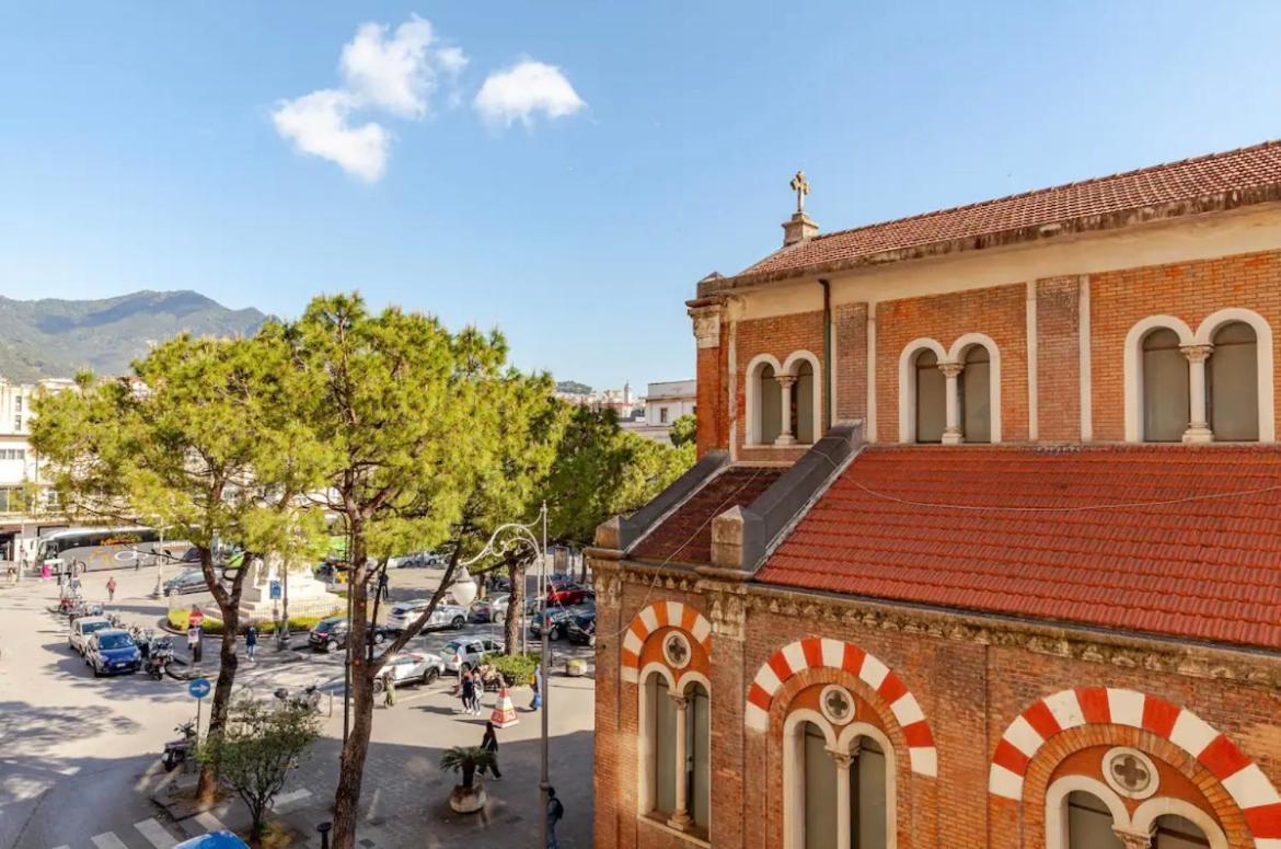 B&B Un Passo Dal Treno Piazza Vittorio Veneto 36-Salerno Station 外观 照片